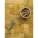 Bowl met walnoten en lavendel naast Zelliges Alhambra Moutarde 10x10 cm