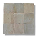 Negen beige zelliges alhambra tegels in een 3x3 grid, geïnspireerd op de beroemde Alhambra-paleizen