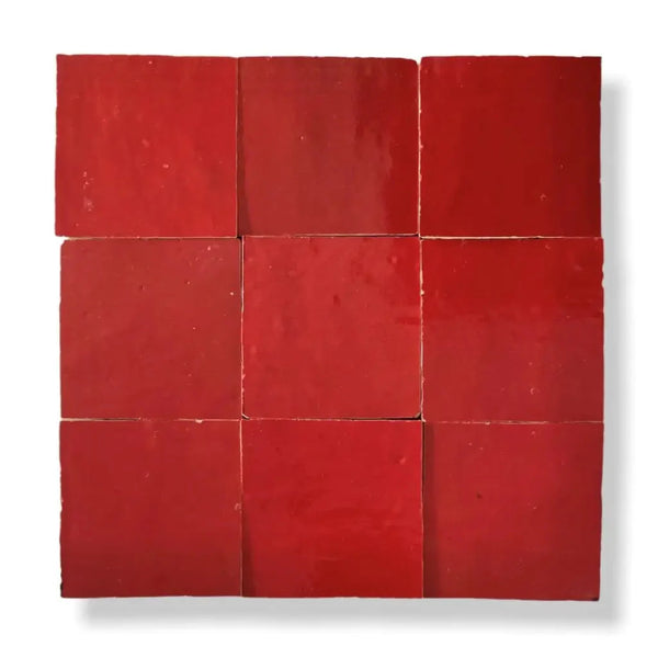 Negen rode keramische tegels in een vierkant patroon van Zelliges Alhambra 38 Rouge Coral 10x10 cm