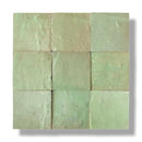 Negen mintgroene keramische tegels in een vierkant patroon Zelliges Alhambra Pistache 10x10 cm