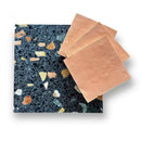 Stukken roze chocolade op een donkere ondergrond met Zelliges Alhambra Salmon 10x10