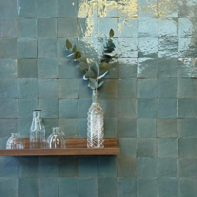 Teal zelliges tegel met glanzende, oneffen oppervlak voor Alhambra 68 Olive 10x10 cm