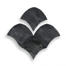 Zelliges Alhambra Fishscale noir matt, vier zwarte textuur tegels in klavervorm