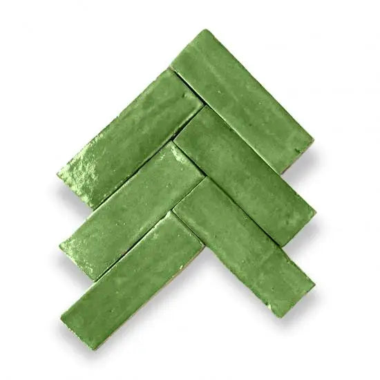Groene keramische tegels in visgraatpatroon van Zelliges Alhambra Bejmat Bejmat