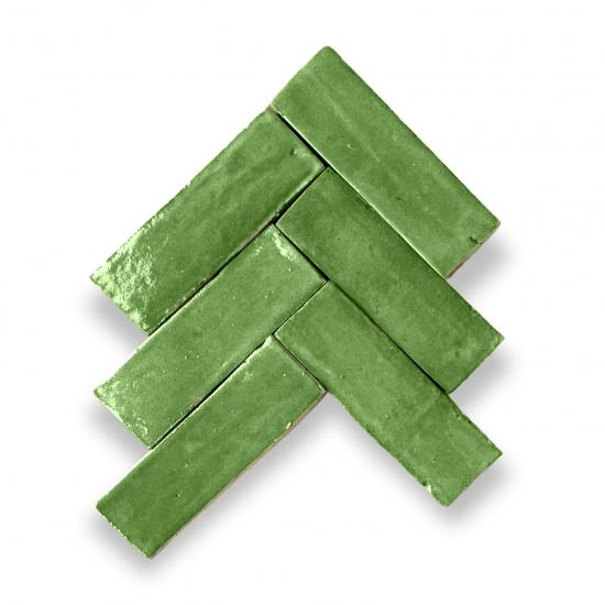 Groene keramische tegels in visgraatpatroon van Zelliges Alhambra Bejmat Bejmat