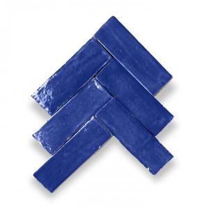 Glanzende donkerblauwe Zelliges Alhambra Bejmat tegels in visgraatpatroon