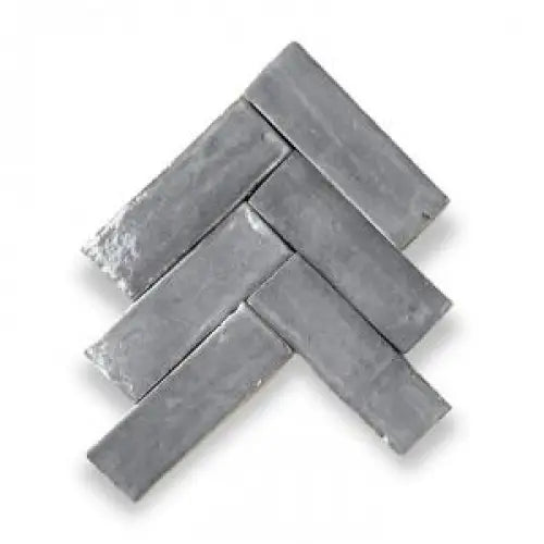 Ruwe grijze Zelliges Alhambra Bejmat 63 in herringbone patroon voor je muur