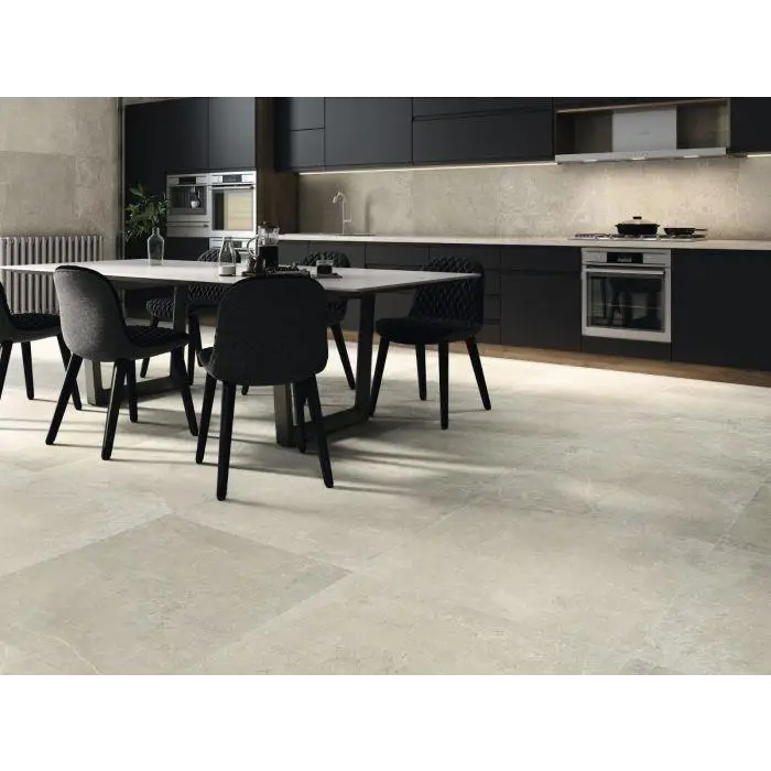 Moderne zwarte eetset met Zermatt Natural 60x60 ronde tafel en stoelen